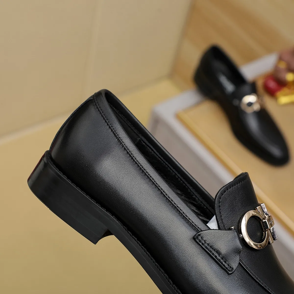 Men's shoes💰420🔥Ferragamo new men's formal shoes🇨🇳Official website original 1:1 mold opening, original quality💯Fine workmanship, high-end luxury shoes☘ The surface is made of imported Italian first-layer cowhide🌴🐑Leather lining🍓Rubber wear-resistant and non-slip outsole, breathable and comfortable to wear🍍The first choice for high-grade men, size 39-45 (38.46. Can be customized)